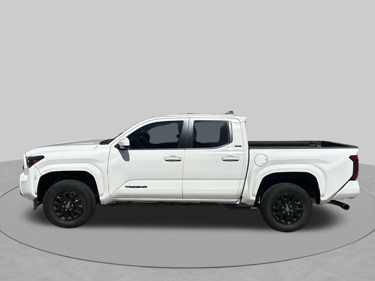 Used 2026 Toyota Tacoma SR5 AWD/4WD image 2
