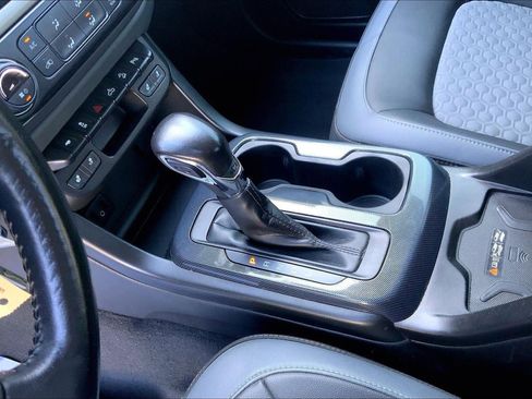 Used 2022 Chevrolet Colorado Z71 image 17