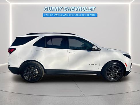 Used 2022 Chevrolet Equinox RS w/ Infotainment Package image 14