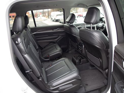 Used 2023 Jeep Grand Cherokee L Limited w/ Black Appearance Package image 13