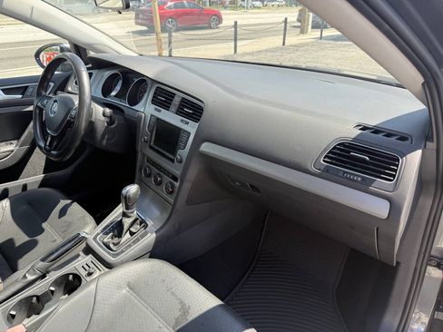 Used 2016 Volkswagen Golf Limited Edition FWD image 25