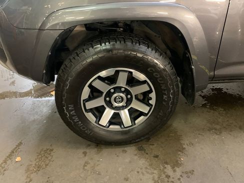 Used 2021 Toyota 4Runner TRD Off-Road Premium w/ Moonroof Package AWD/4WD image 34