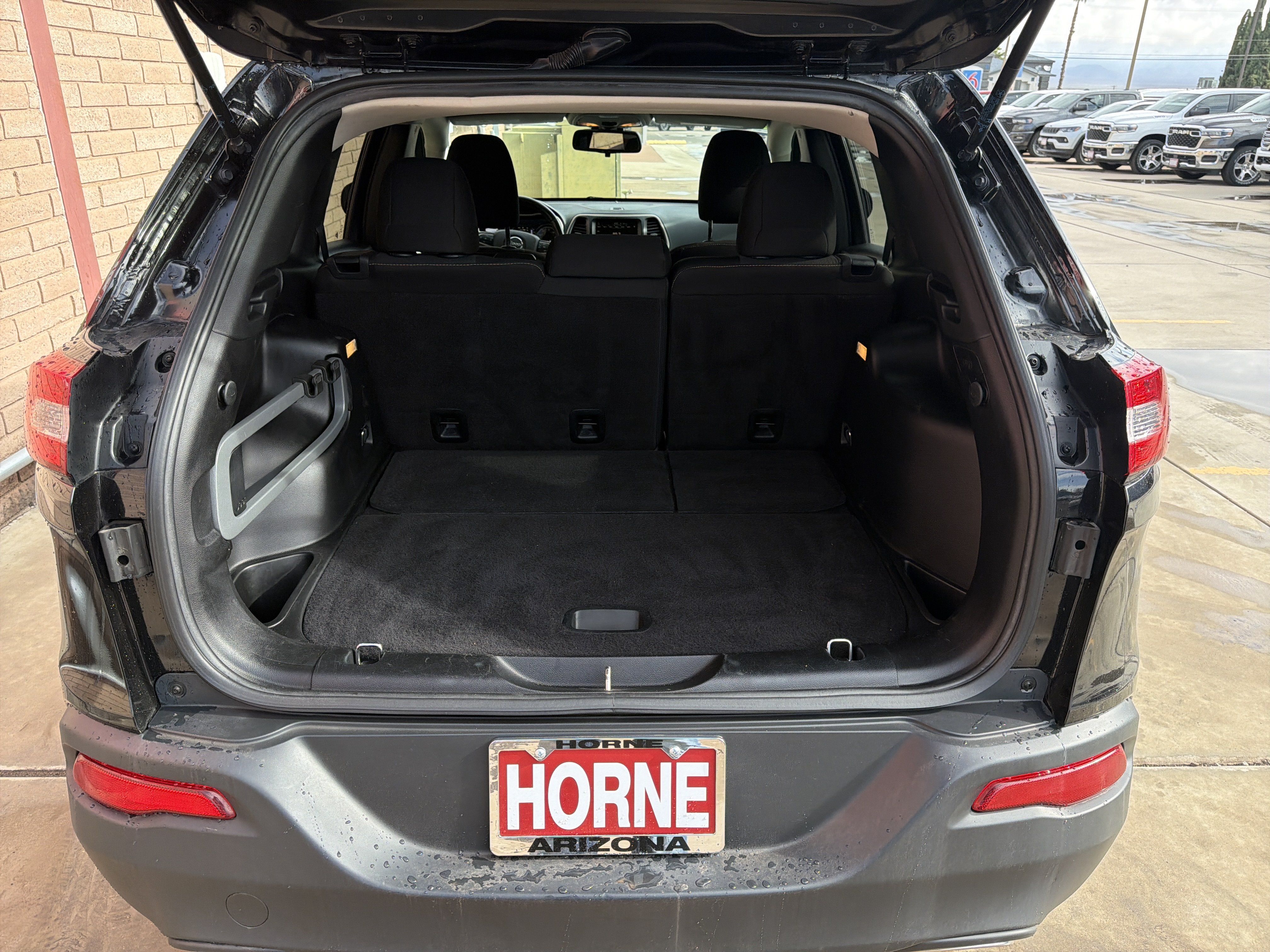 Used 2016 Jeep Cherokee Latitude FWD image 3