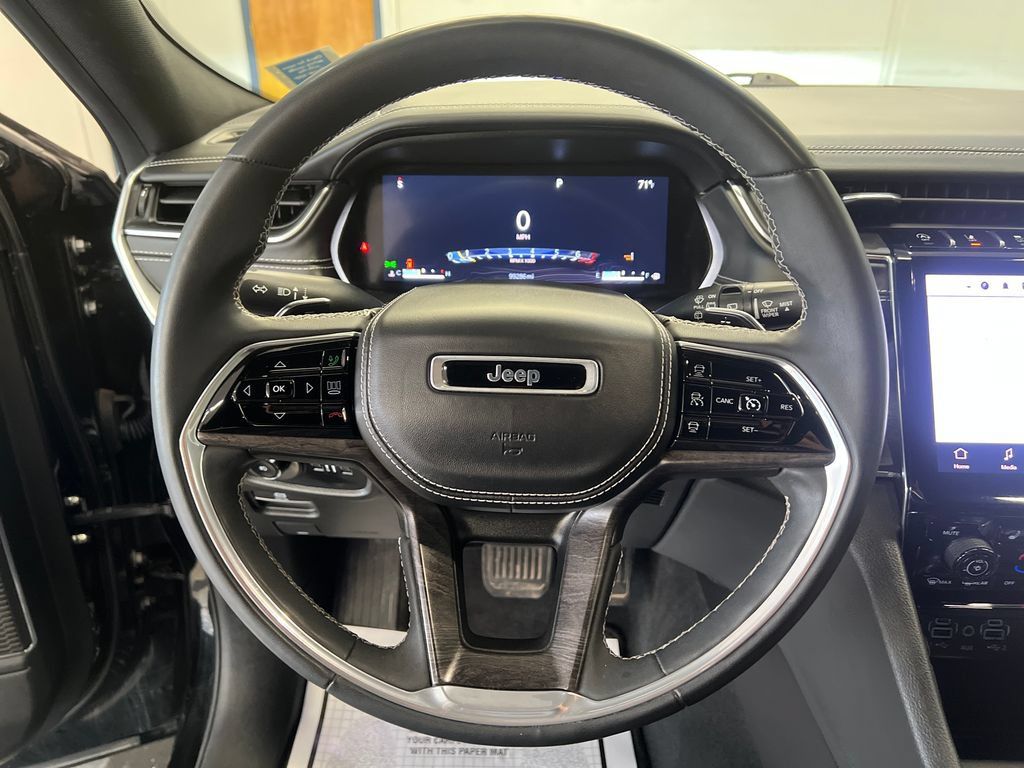 Used 2023 Jeep Grand Cherokee Overland AWD/4WD image 19