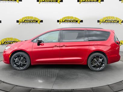 New 2026 Chrysler Pacifica Select w/ S Appearance Package