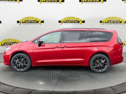 New 2026 Chrysler Pacifica Select w/ S Appearance Package image 2