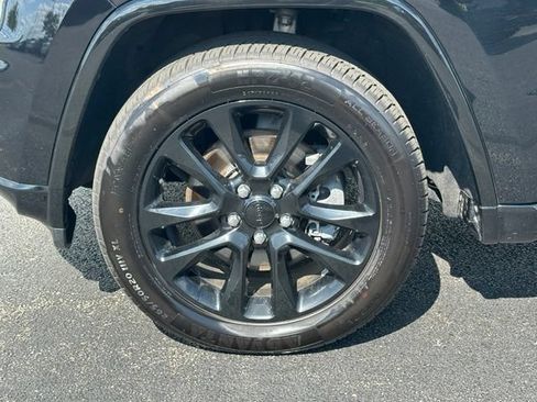 Used 2022 Jeep Grand Cherokee Laredo X AWD/4WD image 8