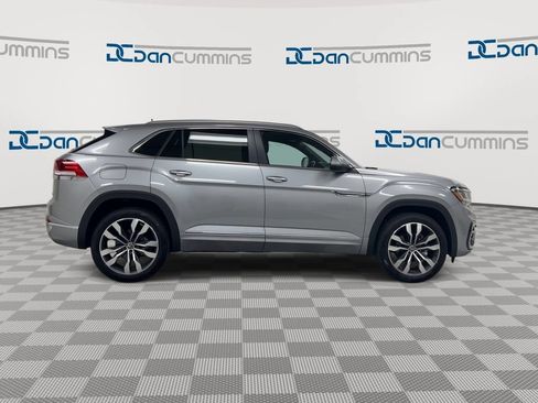 Used 2021 Volkswagen Atlas Cross Sport SEL R-Line AWD/4WD image 9