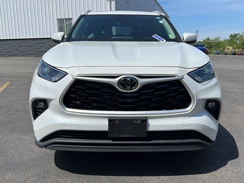 Used 2022 Toyota Highlander XLE AWD/4WD image 14