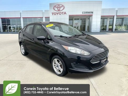 Used 2017 Ford Fiesta SE image 2