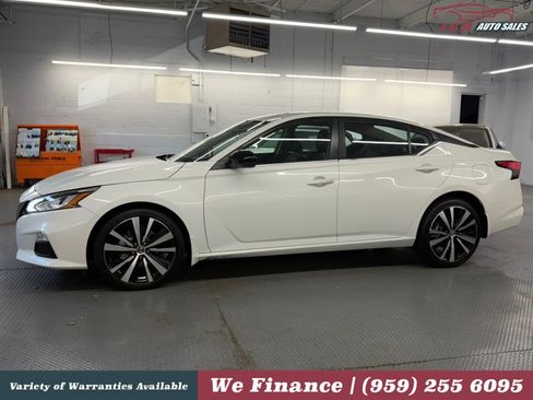 Used 2021 Nissan Altima 2.5 SR w/ SR Premium Package AWD/4WD image 12