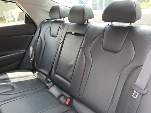 Used 2024 Hyundai Elantra Limited FWD image 14