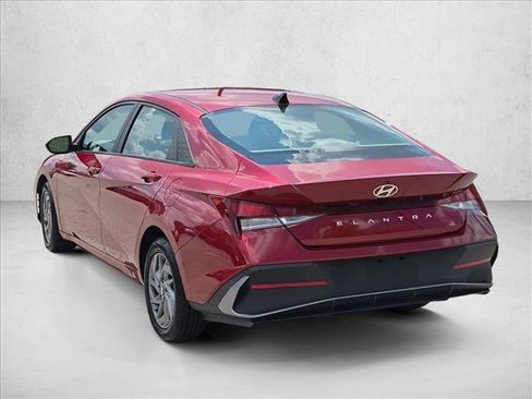 Used 2024 Hyundai Elantra SEL FWD image 8