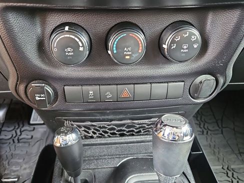 Used 2016 Jeep Wrangler Sport AWD/4WD image 32