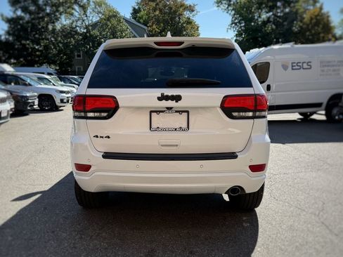 Used 2018 Jeep Grand Cherokee Altitude AWD/4WD image 10