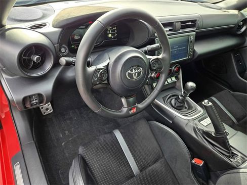 Used 2023 Toyota GR86 Premium image 15