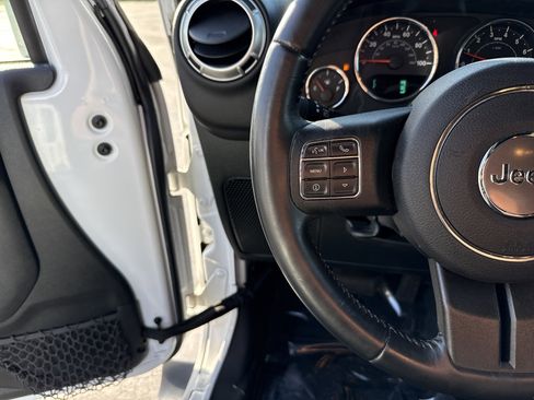 Used 2017 Jeep Wrangler Unlimited Sahara w/ Connectivity Group AWD/4WD image 19