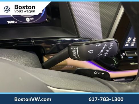 Used 2025 Volkswagen Atlas Cross Sport SEL R-Line image 18