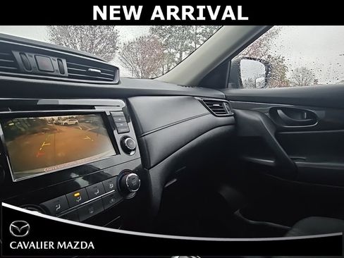 Used 2019 Nissan Rogue S image 19