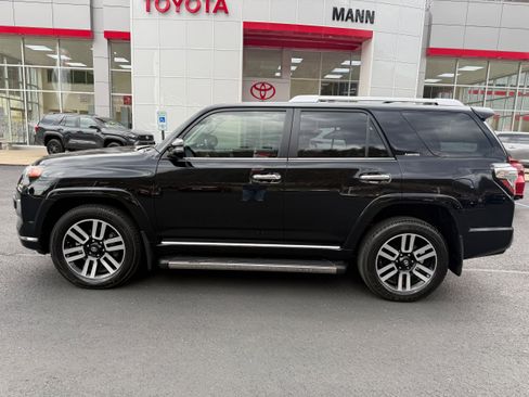 Used 2023 Toyota 4Runner Limited image 2