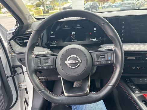 Used 2025 Nissan Kicks SR FWD image 19
