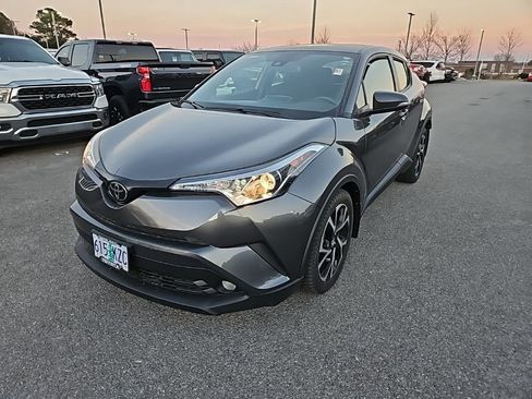 Used 2018 Toyota C-HR XLE image 3