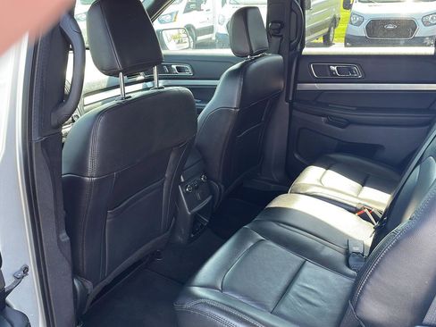 Used 2018 Ford Explorer XLT w/ Equipment Group 202A AWD/4WD image 27