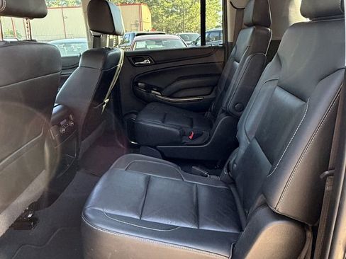 Used 2019 Chevrolet Suburban LT image 22