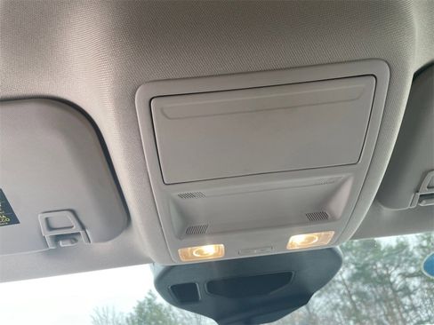 Used 2020 Ford Escape SE image 21