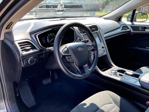 Used 2020 Ford Fusion SE FWD image 13
