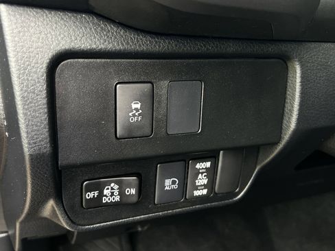 Used 2021 Toyota Tacoma TRD Off-Road AWD/4WD image 16