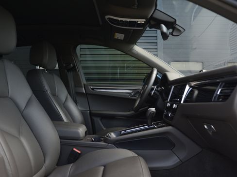 Used 2023 Porsche Macan AWD/4WD image 16