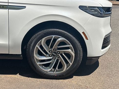 New 2026 Lincoln Navigator Reserve AWD/4WD image 13
