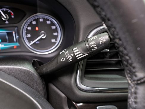 Used 2019 Buick Enclave Essence image 26