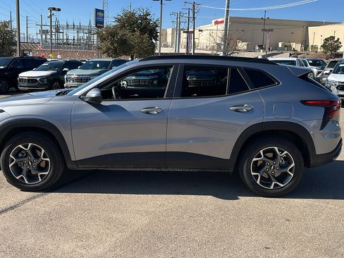 Used 2025 Chevrolet Trax LT image 4