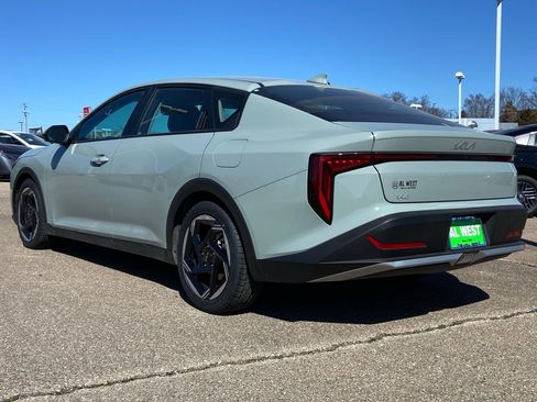 Used 2025 Kia K4 EX image 12