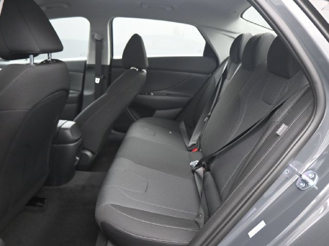 Used 2026 Hyundai Elantra SE FWD image 16