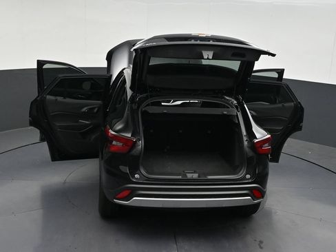 Used 2025 Chevrolet Trax LT FWD image 35