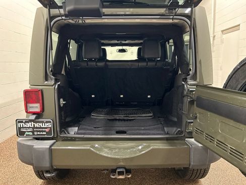 Used 2016 Jeep Wrangler Unlimited Sahara w/ Dual Top Group AWD/4WD image 7