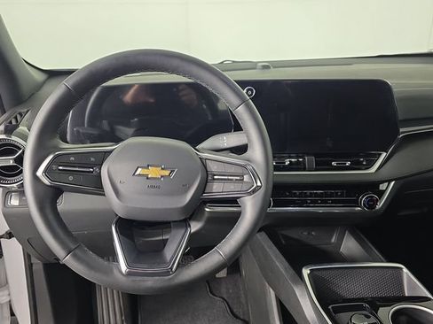 Used 2026 Chevrolet Equinox LT FWD image 9