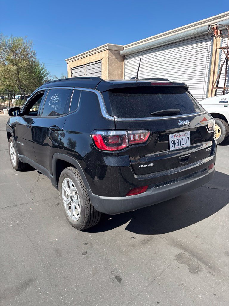 Used 2025 Jeep Compass Latitude w/ Sun & Sound Group AWD/4WD image 5