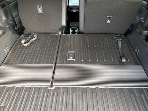 New 2026 Toyota Highlander XLE image 13