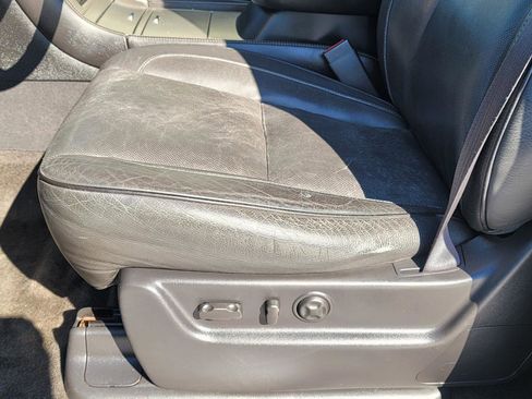 Used 2013 Cadillac Escalade Platinum image 32