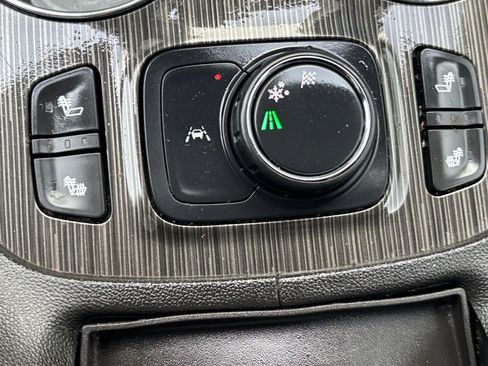 Used 2021 GMC Acadia SLT w/ Elevation Edition image 33