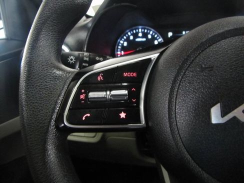 Used 2022 Kia Forte LXS image 4