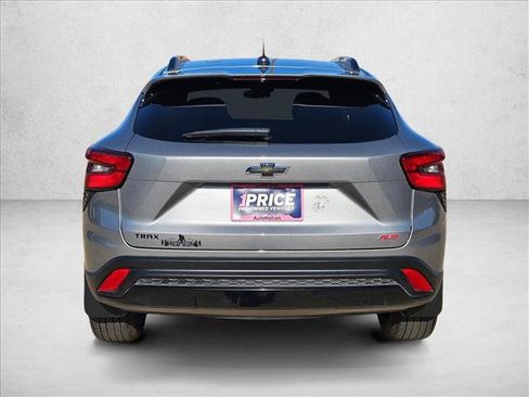 Used 2025 Chevrolet Trax RS FWD image 7
