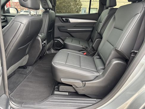 Used 2025 Buick Enclave Preferred image 13