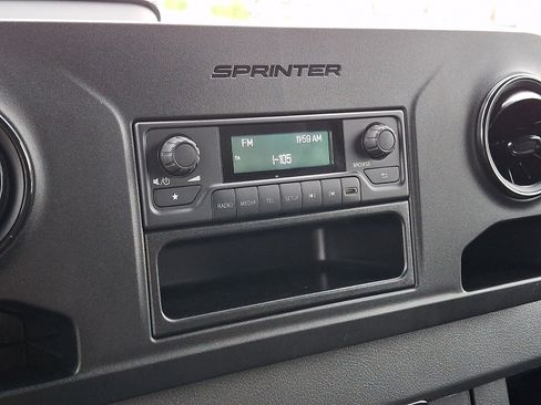 Used 2025 Mercedes-Benz Sprinter 2500 image 18
