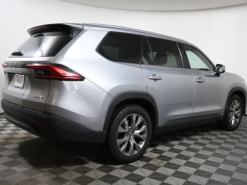 Used 2024 Toyota Grand Highlander XLE image 10