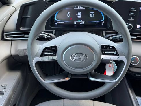 Used 2024 Hyundai Elantra SE FWD image 20